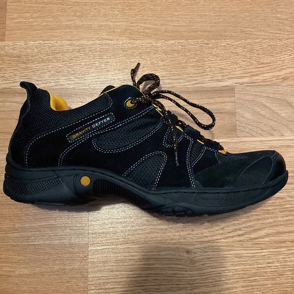 Gravity Defyer by AIW; size 12 ( black & orange) - Picture 2 of 4